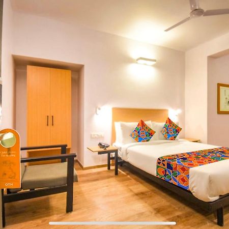 Fabhotel Heera Holiday Inn - Nr Eden Garden Stadium Kolkata Bagian luar foto