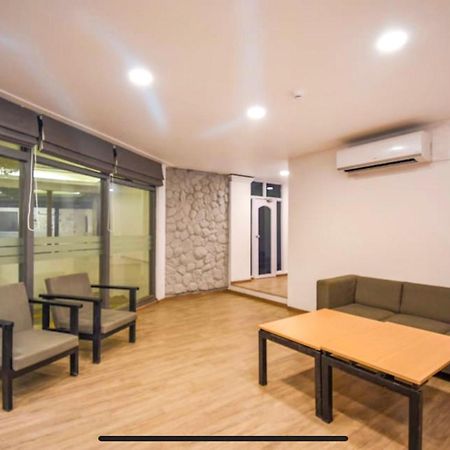 Fabhotel Heera Holiday Inn - Nr Eden Garden Stadium Kolkata Bagian luar foto